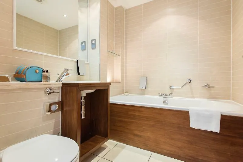 Premier Suites Nottingham 4*,